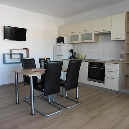 Lejlighed In With Loggia, Air Conditioning, Wifi, Washing Machine 4534-1 Punat