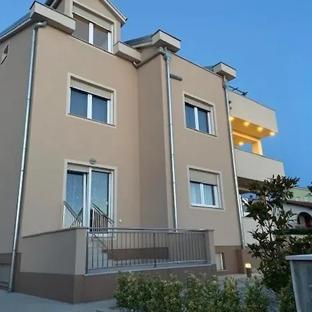 In With Loggia, Air Conditioning, Wifi, Washing Machine 4534-1 Lägenhet Punat