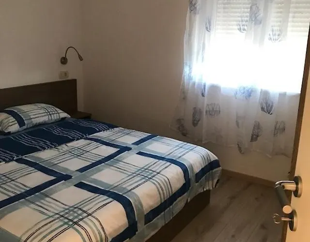 Apartment In With Loggia, Air Conditioning, Wifi, Washing Machine 4534-1 Punat